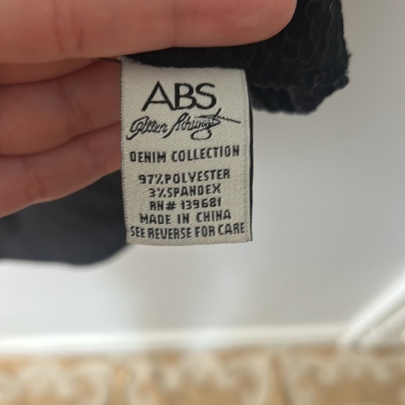 Cute slightly cropped black textured tank top ABS By ALLEN SCHWARTZ - Picture 5 of 5